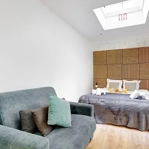 https://244-suite-saint-dominique.fr-paris.fr